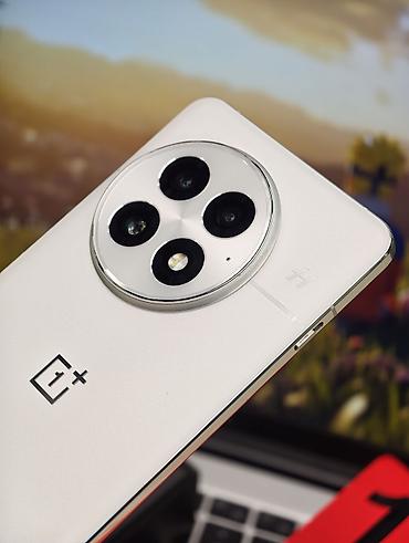 galaxy not: OnePlus 13, Б/у, 512 ГБ, цвет - Белый, 2 SIM, eSIM — 1