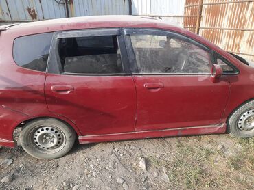 кузовные запчасти на субару легаси б3: Автомобиль-доноp на запчасти: пятидверный хэтчбек красного цвета