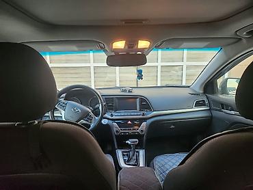 hammer 2: Hyundai Elantra: 2 l | 2017 il Sedan — 2