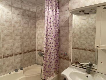 Uzunmüddətli kirayə mənzillər: 9-cü mikrorayon Bolmarta çatmamış sakit ərazidə yerləşən,13 — 6