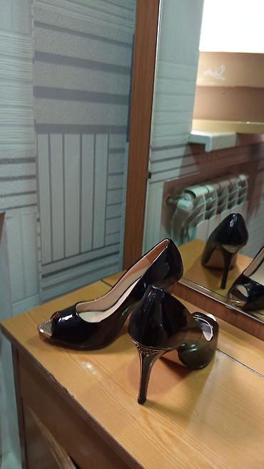 ayaqqabi qadin: Qara laklı qadın tuflisi – peeptoe modeli 36raz. - Material: parlaq — 1