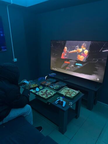 игры для пк: Игровая комната для компаний. - Большой телевизор с консолью