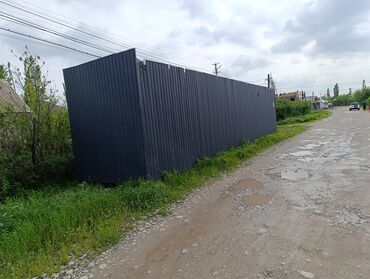 китайские контейнера: Продаю контейнер с евро ремонтом утеплённый высокий есть крыша