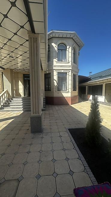 Продажа коттеджей и домов: Двухэтажный частный дом с благоустроенным двором и навесом - — 7