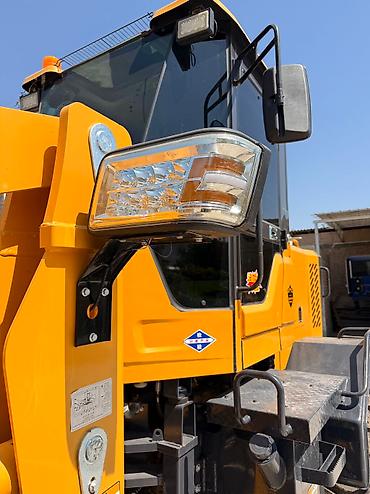 Фронтальные КУНы: Фронтальный погрузчик — Китай. 2025 год. Ковш 2,2 см³. Управление — — 22