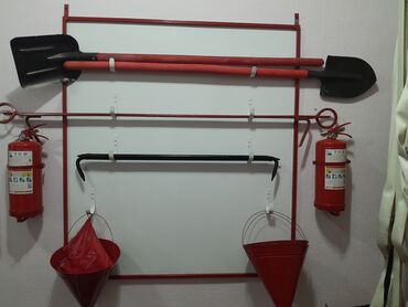 Пожарное оборудование: Пожарный щит в комплекте Багор 2шт Лом 2шт Лопата штык Лопата
