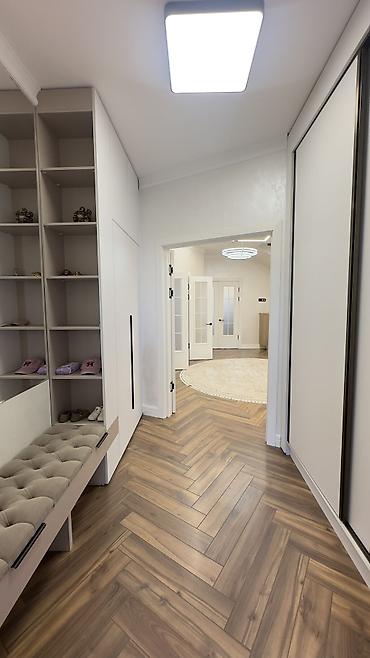 Продажа коттеджей и домов: 5 и более комнат, 250 м², 4 соток, Бишкек, Риэлтор — 20
