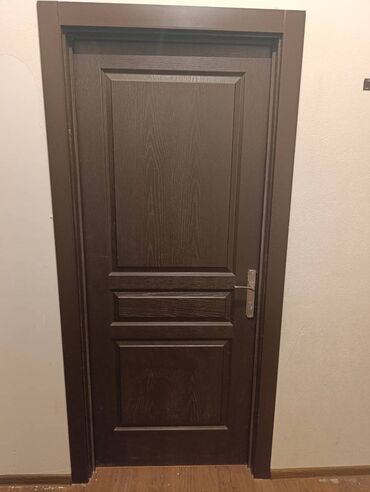 otaq qapilari ucuz qiymete: İşlənmiş qapı,normal vəziyyətdədi.qara rəngdədir.bir tərəfli obşifkası