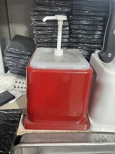 silikon formalar: Sıxma pompalı sous dispenseri - İstifadə sahəsi: restoran, kafe — 1