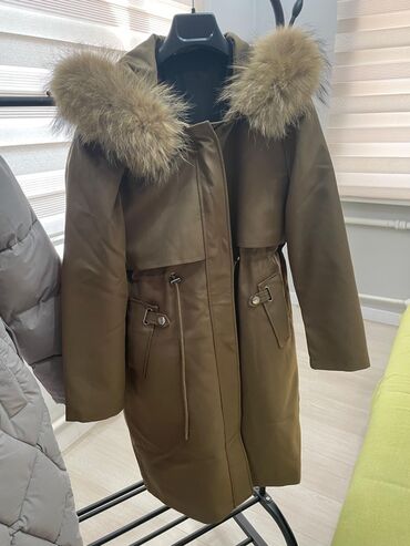 спортивные пуховики: Пуховик, По колено, С мехом, M