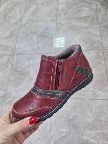 Ostale cipele: ✨ Cipele koje su osvojile poverenje kupaca već treću godinu zaredom! 👣 na lalafo.rs — 9 Ostale cipele: ✨ Cipele koje su osvojile poverenje kupaca već treću godinu zaredom! 👣 — 9