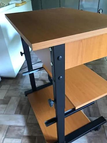stilski stocic: Kompaktan računar­ski sto sa metalnim ramom i više nivoa - Gornja — 6
