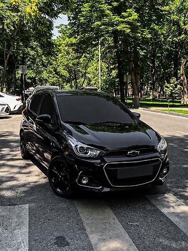 Продажа авто: Chevrolet Spark: 2017 г., 1 л, Вариатор, Бензин, Хэтчбэк — 2