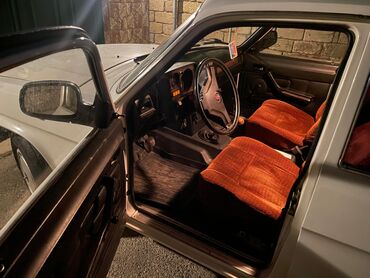 QAZ: QAZ 31029 Volga: 2.4 l | 1994 il 16000 km Sedan — 4