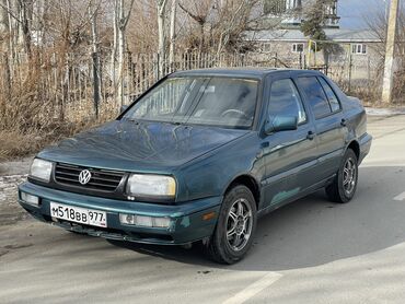 Volkswagen: Volkswagen Vento: 1993 г., 2 л, Механика, Бензин, Седан