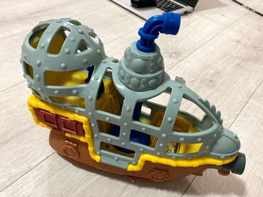 miki maus igracka aksa: Fisher price brod na rasklapanje

Super stanje, vecih dimenzija