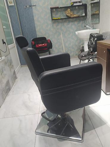 berber guzgusu: Berber guzgusu ve kreslosu 300manata satılır 
Tel 0514484175 — 3