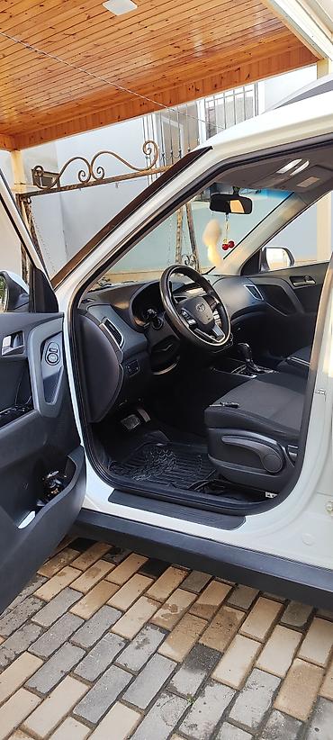 skoda octavia: Hyundai Creta: 1.6 l | 2019 il Krossover — 2