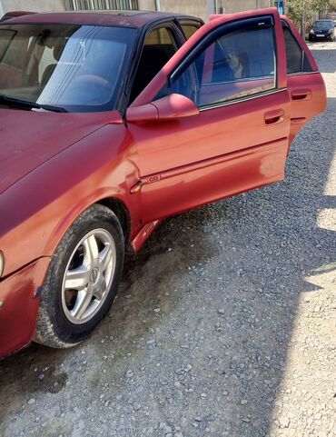 Opel Vectra: 1.8 л | 1996 г. Седан