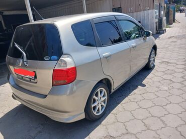 продаю авто в рассрочку фит: Honda Fit: 2005 г., 1.3 л, Автоматтык, Бензин, Хетчбек