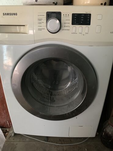 Продается стиральная машина состояниия отличное может мыть 6 кг есть