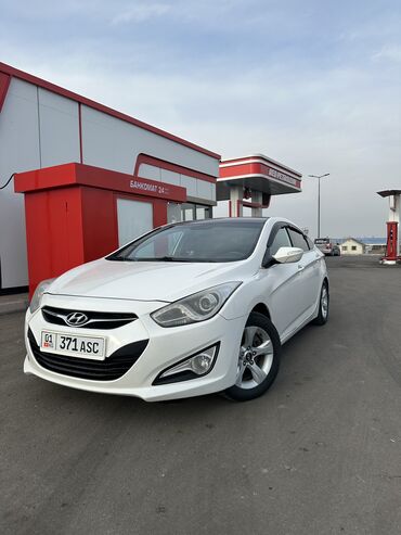 Hyundai: Hyundai i40: 2013 г., 2 л, Механика, Газ, Седан