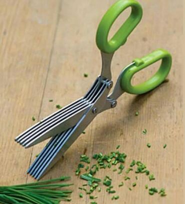 Аксессуары для кухни: Ножница для зелени
И формочки для жарки яйца