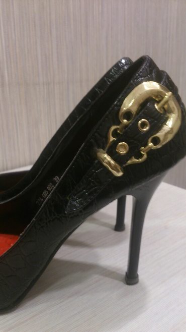 туфли новая не разу не одевала: Туфли, Размер: 38, цвет - Черный, Новый at lalafo.az туфли новая не разу не одевала: Туфли, Размер: 38, цвет - Черный, Новый