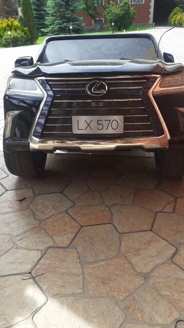 Uşaq üçün elektrik maşınları: Qara rəngli, Lexus LX 570 modelinə bənzəyən uşaq elektrik avtomobili