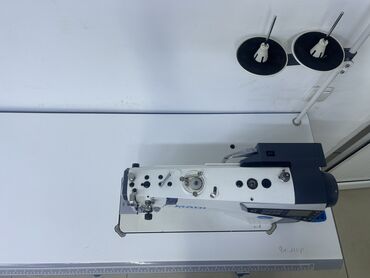 Бытовая техника: Швейная машинка автомат в хорошем состоянии