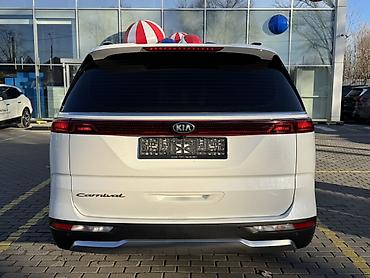Kia: Kia Carnival: 2021 г., Минивэн — 5