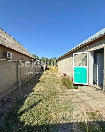 Продажа коттеджей и домов: 🏠Продается дом с магазином с. Сокулук 🟡Комнаты: 4 🟡Участок: 14,5 соток — 7