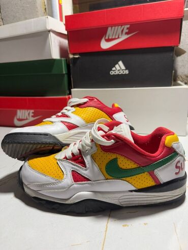 кроссовки полуклассика: Supreme X Nike Air Cross Trainer 3 Low Кроссовки в яркой расцветке с
