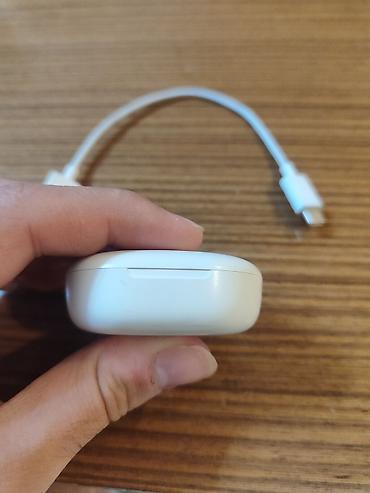 tws: Redmi buds 4 lite simsiz qulaqlıq – ağ rəngdə şarj qabı və şarj kabeli — 3