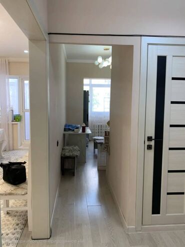 срочно продается квартира: 5 и более комнат, 100 м², 106 серия, 2 этаж, Евроремонт