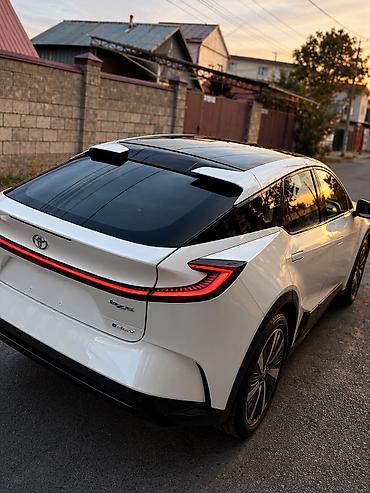 Продажа авто: Toyota bZ5: 2026 г., Вариатор, Электромобиль, Лифтбек — 8