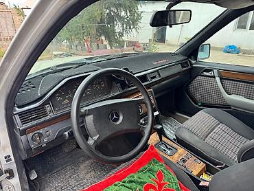 Продажа авто: Mercedes-Benz W124: 1990 г., 2.3 л, Автомат, Бензин, Универсал — 3