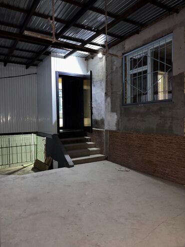 контейнер дом бишкек: 60 м², 4 комнаты, Подвал, погреб, Забор, огорожен