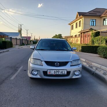 продаю или меняю мазда: Серебристый хэтчбек Mazda Familia, предназначенный для ежедневных