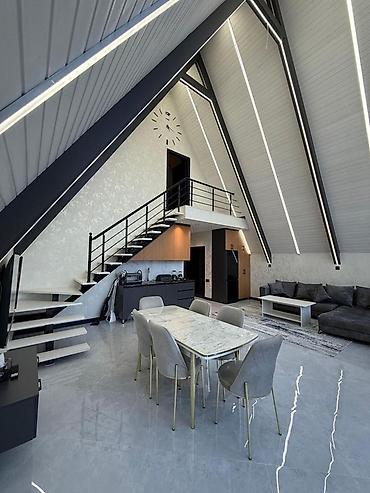 Günlük kirayə evlər: A-Frame tipli müasir bağ evi – hovuzlu - Memarlıq: Üçbucaq formalı — 21