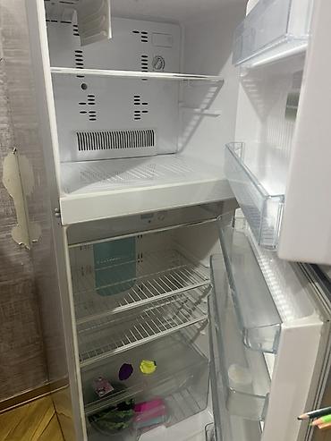 Toshiba iki qapılı soyuducu - Yuxarıda dondurucu, aşağıda soyuducu