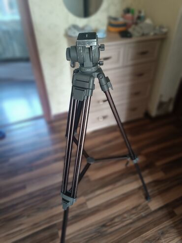продаю фотоапарат: Продаю штатив Libec