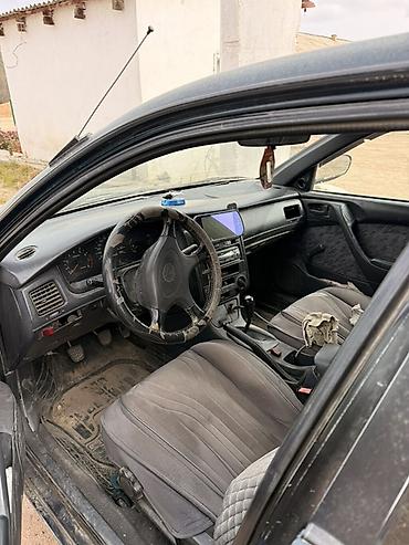Toyota Carina E: 1995 г., 1.5 л, Механика, Бензин, Седан
