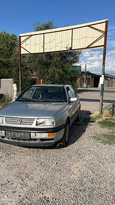 devo matiz: Volkswagen Vento: 1992 г., 1.6 л, Механика, Бензин, Седан — 1
