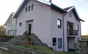 Kuće na prodaju: 300 kv. m, 5 soba — 4