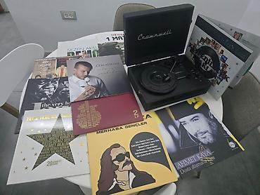 Виниловые пластинки: Kompakt vinil dəsti və pikap Məhsulun tərkibi: - Crownwell markalı — 1