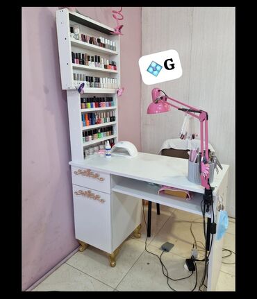 gozellik salon dizaynlari: İşlənmiş, Manikür üçün masa, Güzgüsüz