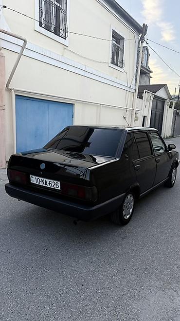 Digər avtomobillər: Model: Sedan, 4 qapı Rəng: Qara (tam qara optika və tünd şüşələr) — 2