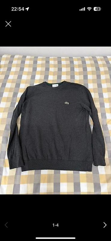 Свитер Lacoste тёмно-серого цвета с круглым вырезом. Классическая
