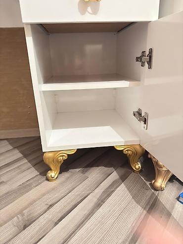 kepenek: Ağ rəngdə iş/oxu masası və divar rəfi dəsti - Material: laminat/MDF — 5